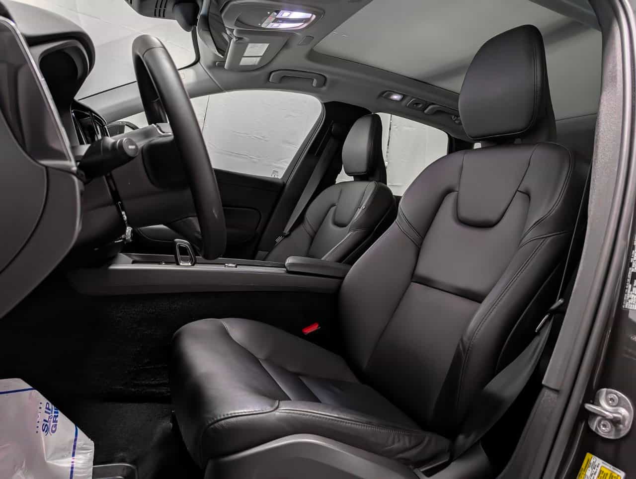 2023 Volvo XC60 Core B6 - Image 9