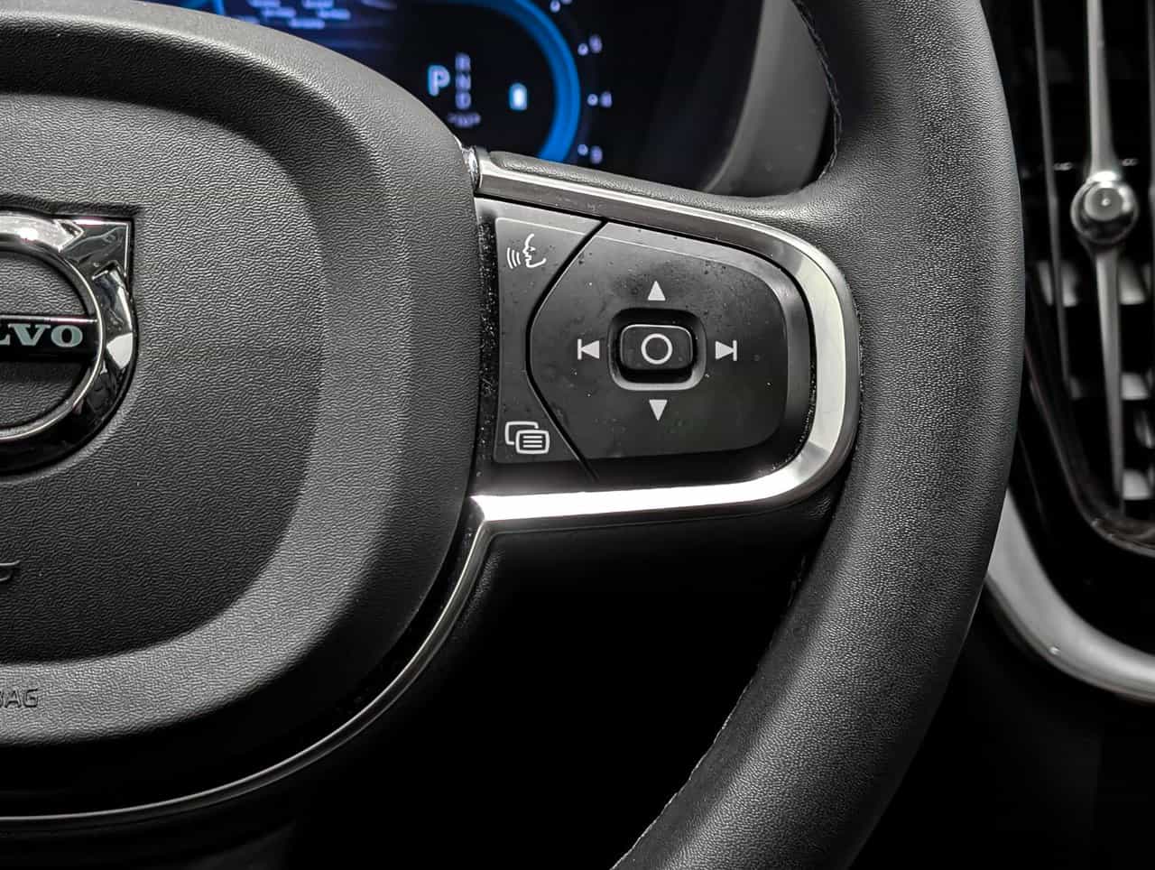 Image 17 Volvo XC60 Core B6 2023