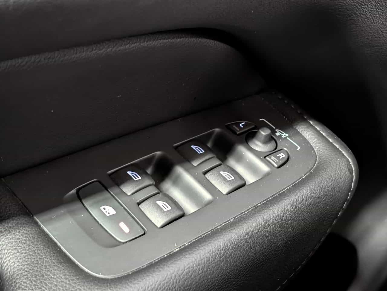 Image 21 Volvo XC60 Core B6 2023