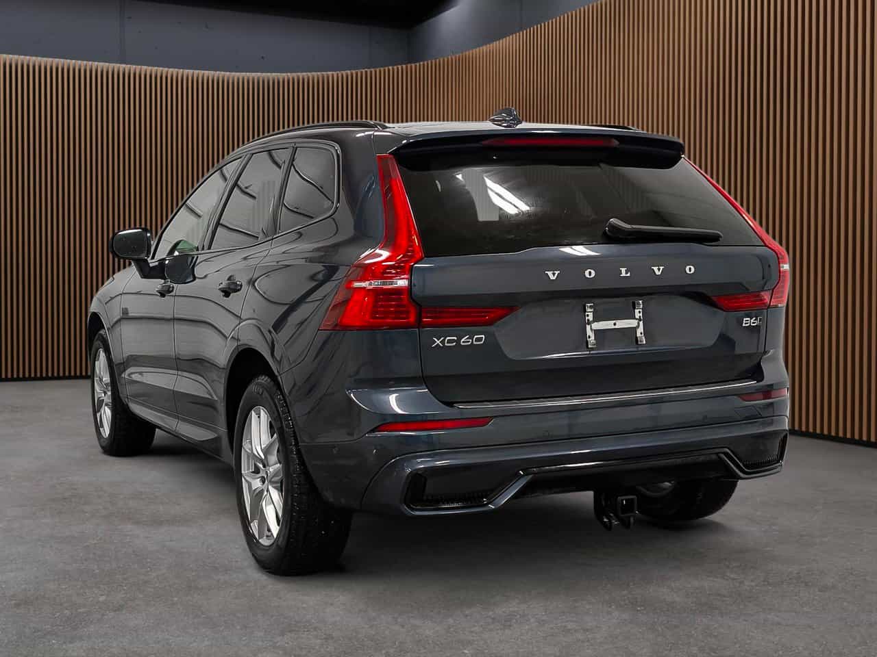 Image 5 Volvo XC60 Plus Dark B6 2023