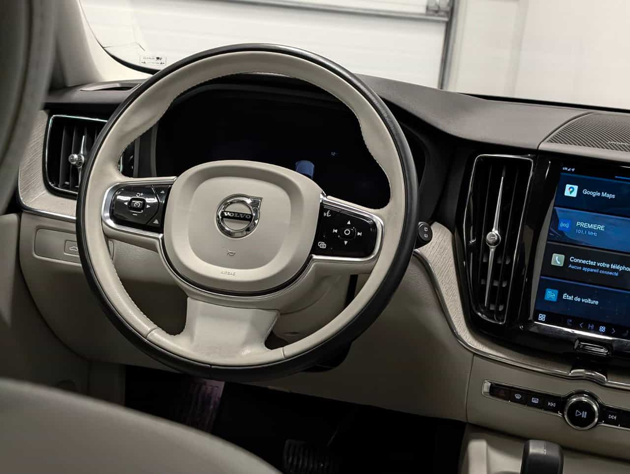 2023 Volvo XC60 Plus Dark B6 - Image 14