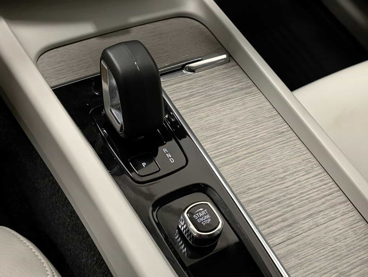 2023 Volvo XC60 Plus Dark B6 - Image 19