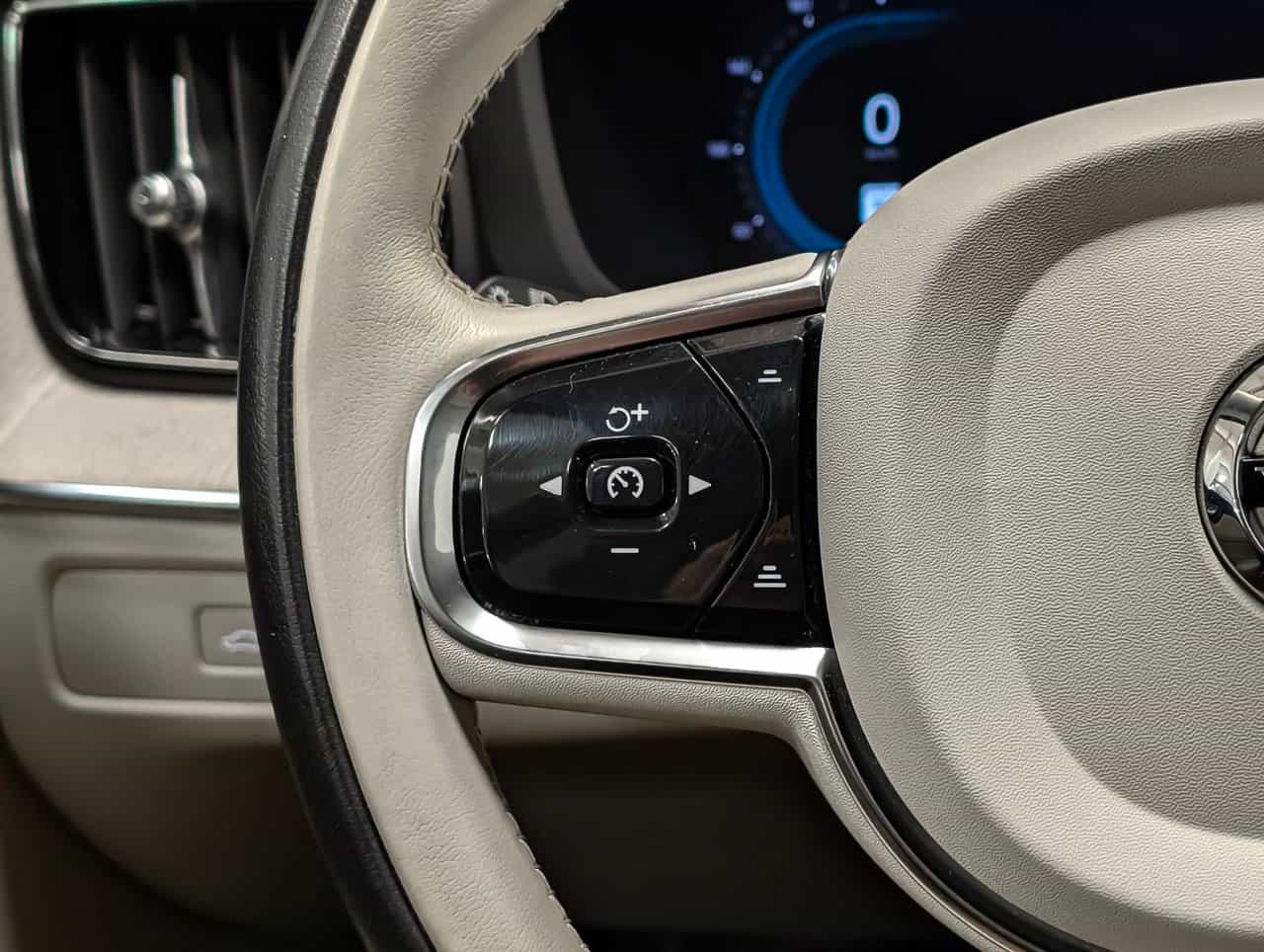 Image 22 Volvo XC60 Plus Dark B6 2023