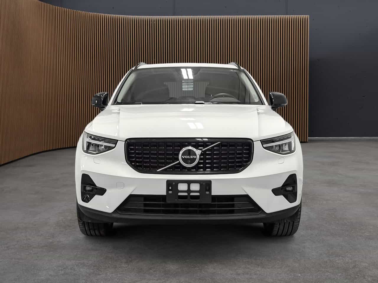 Image 2 Volvo XC40 B5 - Plus 2025