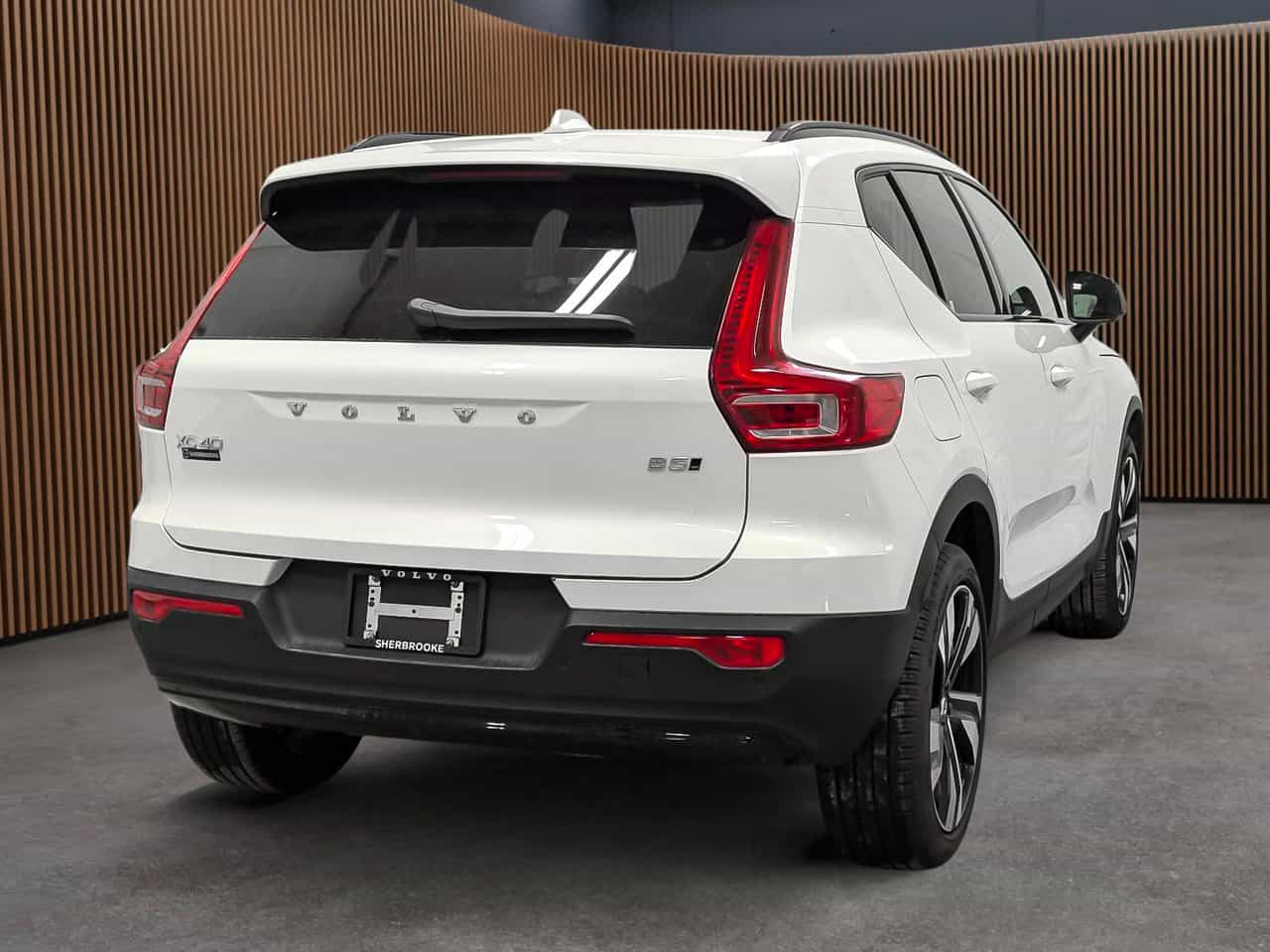 2025 Volvo XC40 B5 - Plus - Image 6