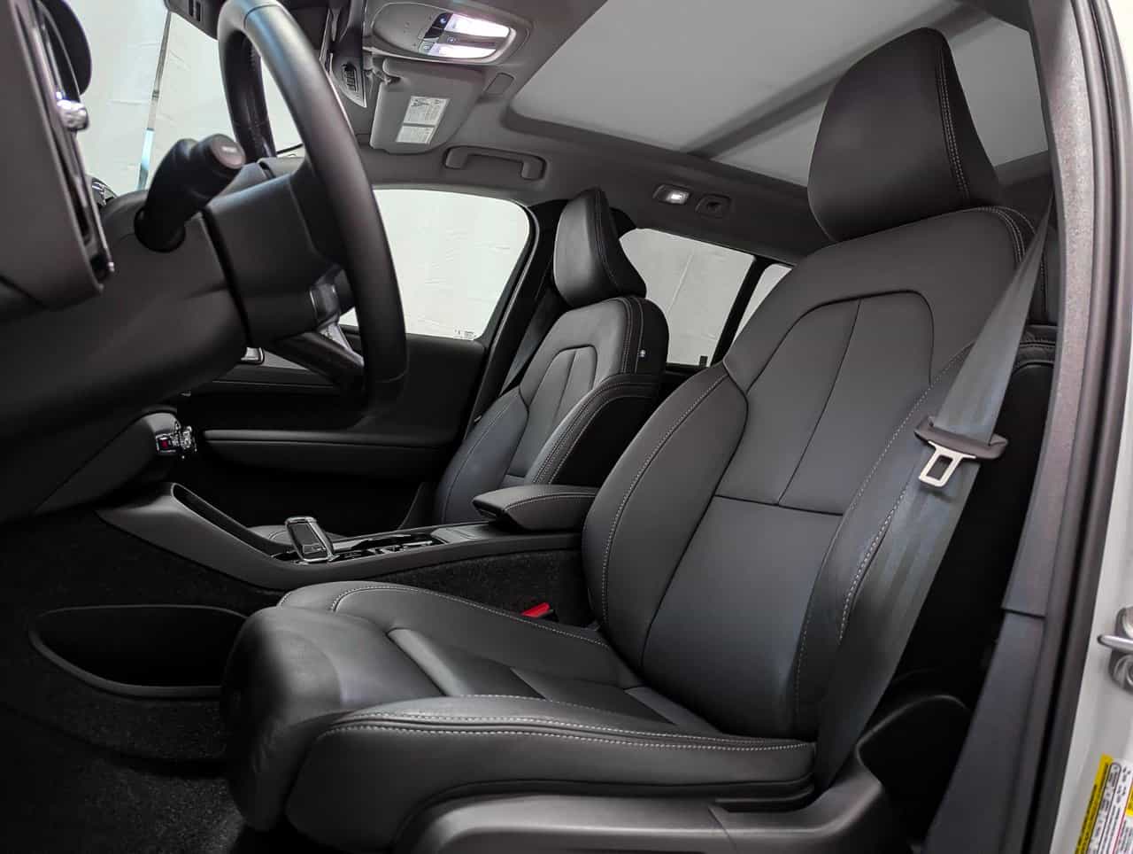 2025 Volvo XC40 B5 - Plus - Image 9