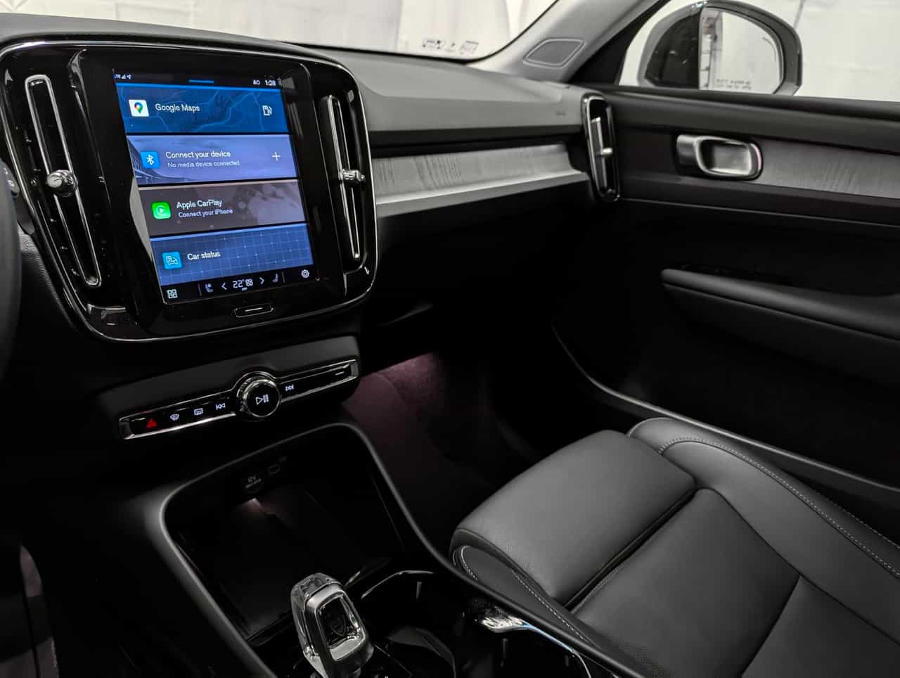 2025 Volvo XC40 B5 - Plus - Image 11