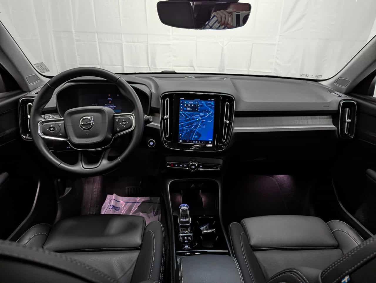 2025 Volvo XC40 B5 - Plus - Image 26