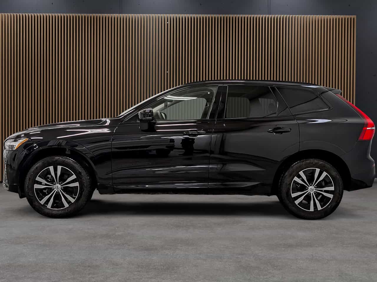2025 Volvo XC60 B5 - Core - Image 4