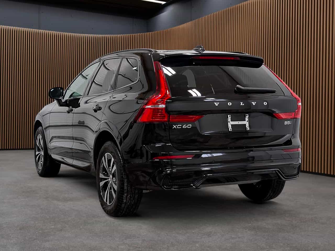 2025 Volvo XC60 B5 - Core - Image 5