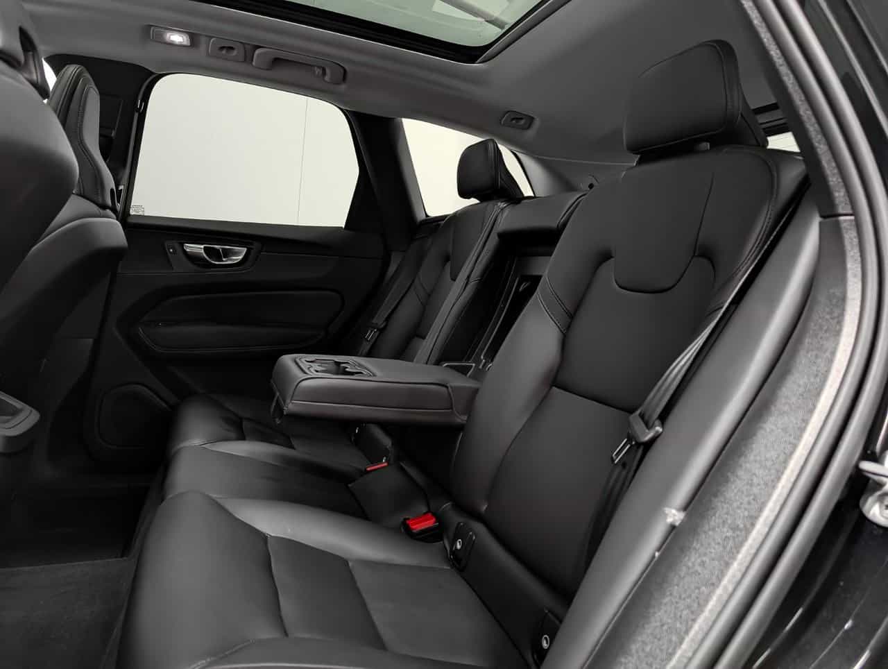 2025 Volvo XC60 B5 - Core - Image 11