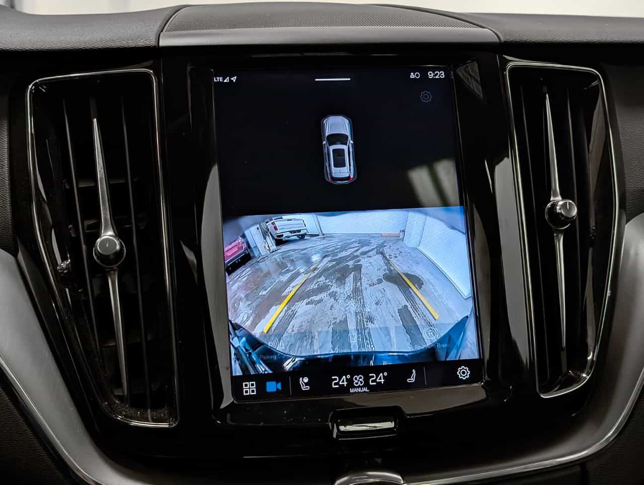 Image 16 Volvo XC60 B5 - Core 2025