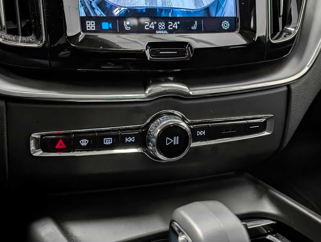 2025 Volvo XC60 B5 - Core - Image 17