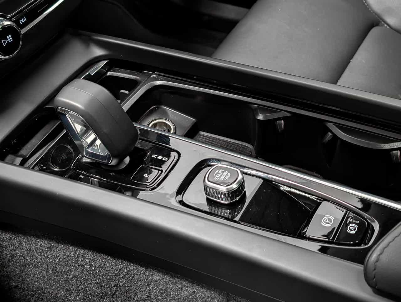 2025 Volvo XC60 B5 - Core - Image 18