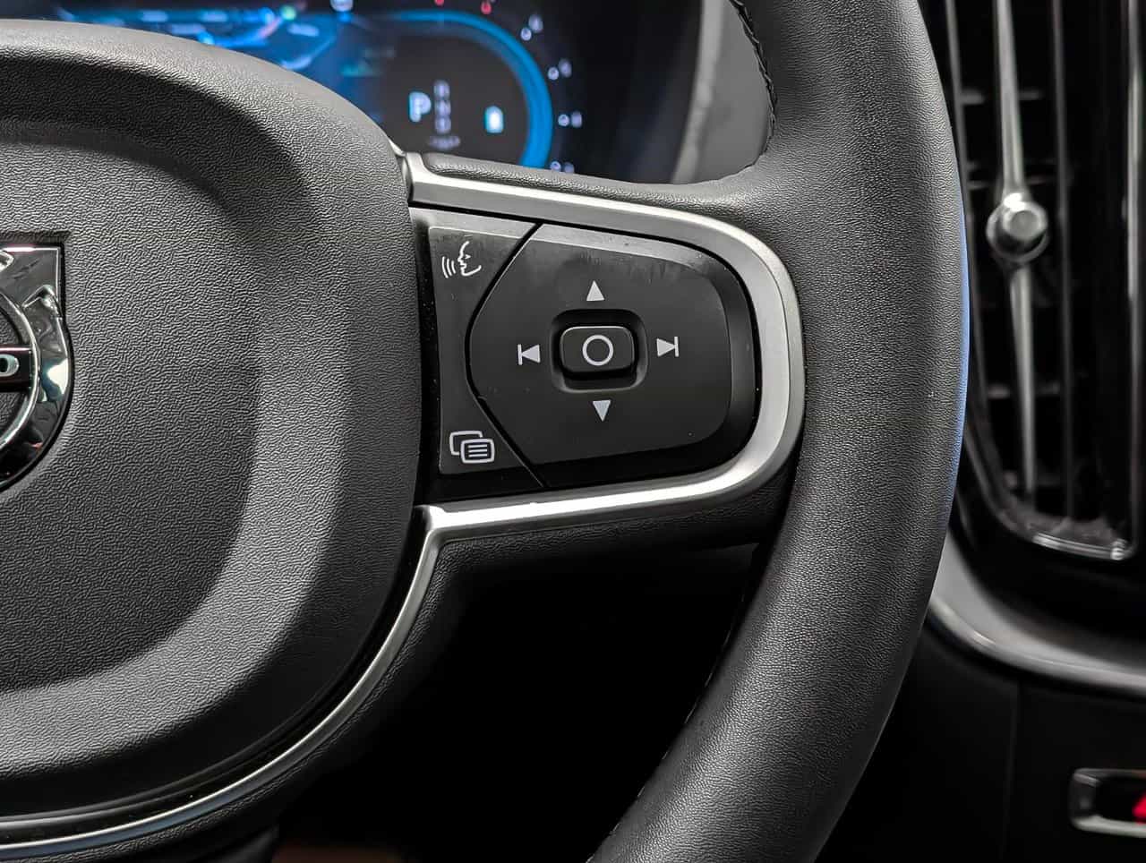 2025 Volvo XC60 B5 - Core - Image 19