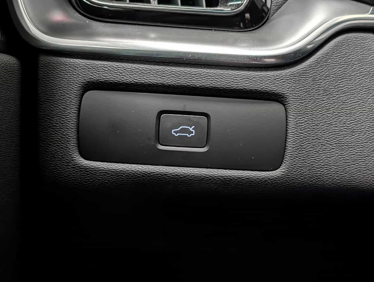 2025 Volvo XC60 B5 - Core - Image 22