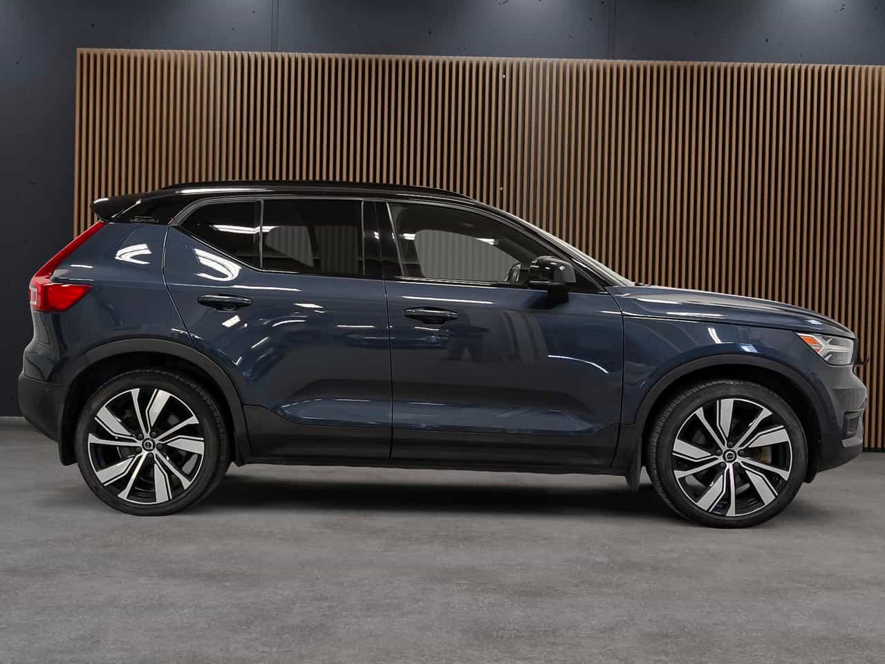 2022 Volvo XC40 Recharge Ultimate - Image 2