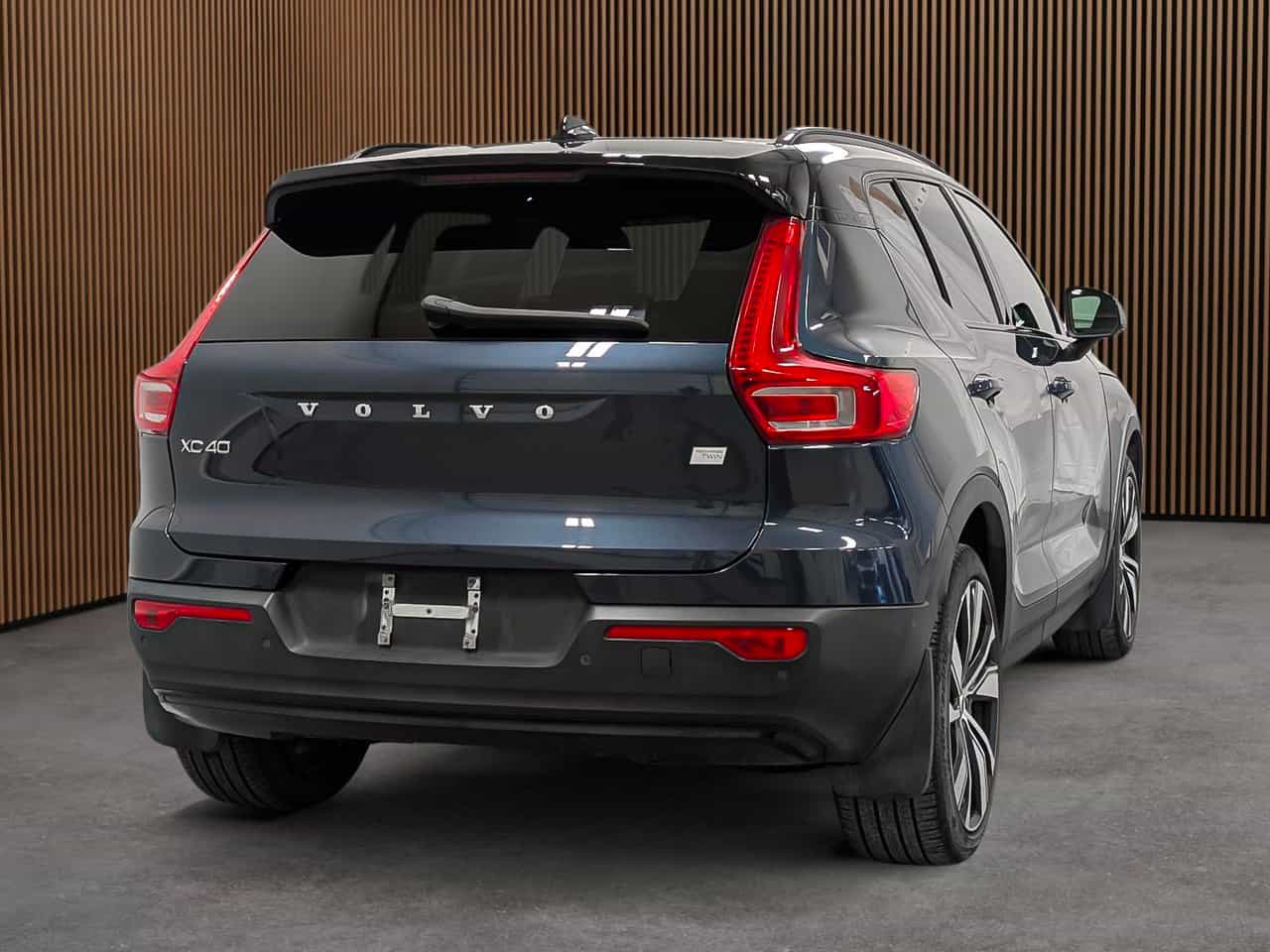 2022 Volvo XC40 Recharge Ultimate - Image 3