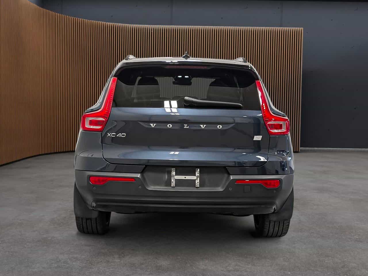 2022 Volvo XC40 Recharge Ultimate - Image 4