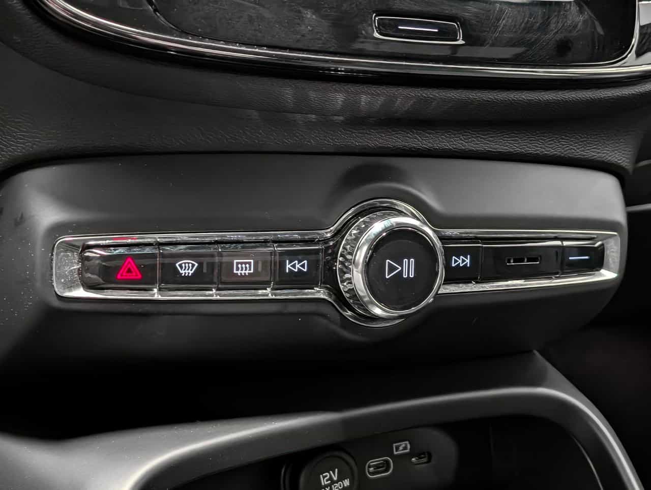 2022 Volvo XC40 Recharge Ultimate - Image 17