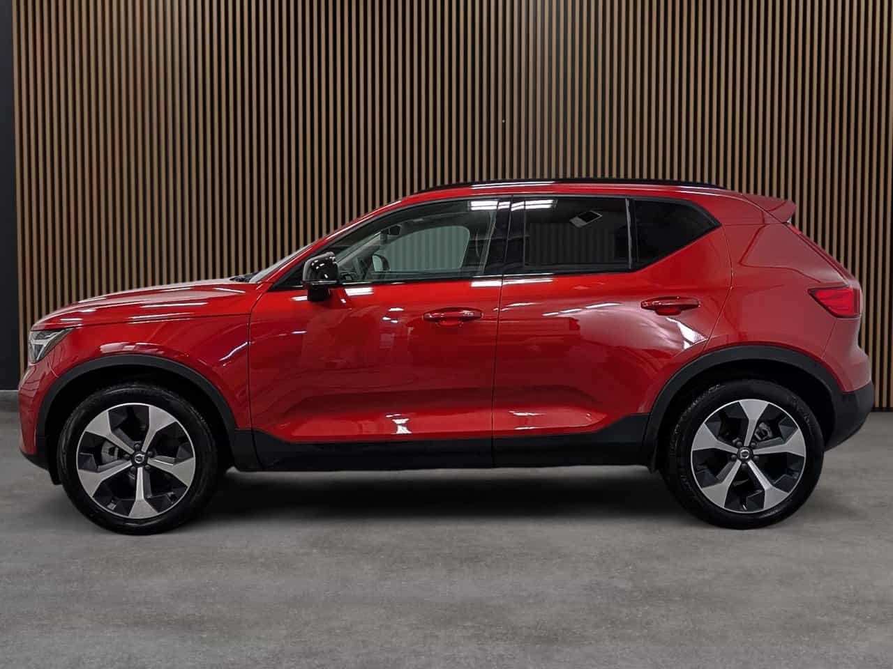 Image 2 Volvo XC40 B5 - Plus 2025