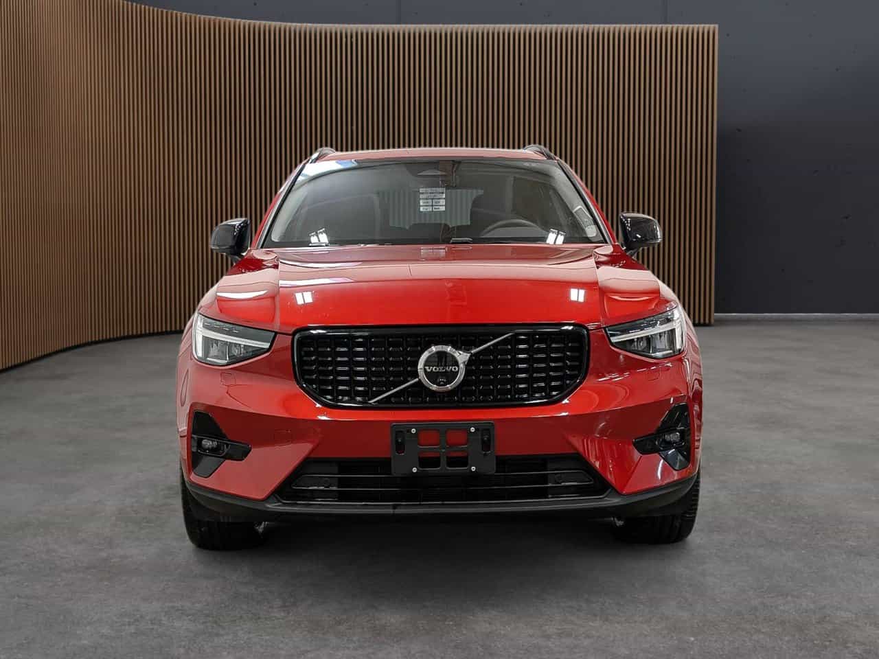 Image 3 Volvo XC40 B5 - Plus 2025