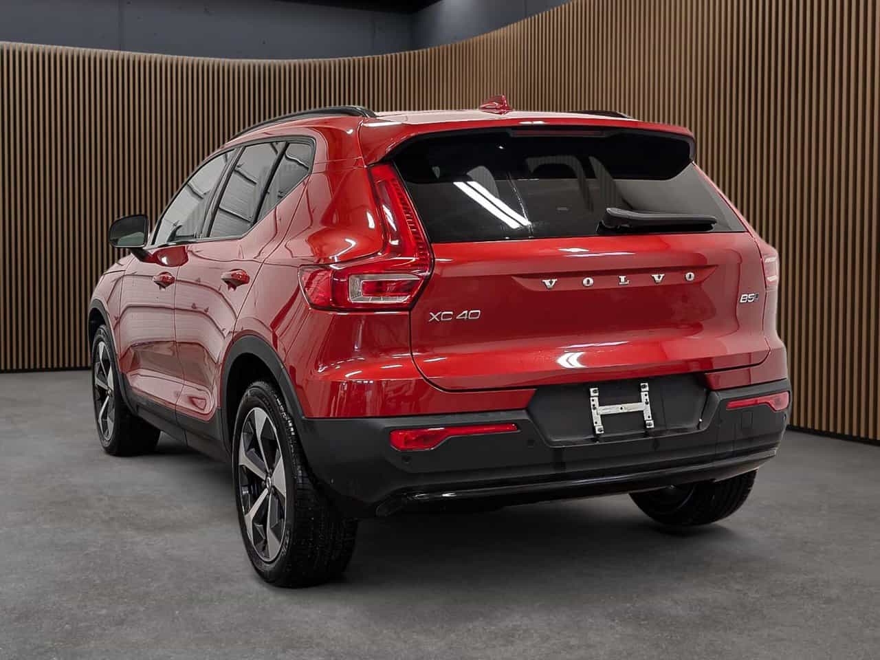2025 Volvo XC40 B5 - Plus - Image 5