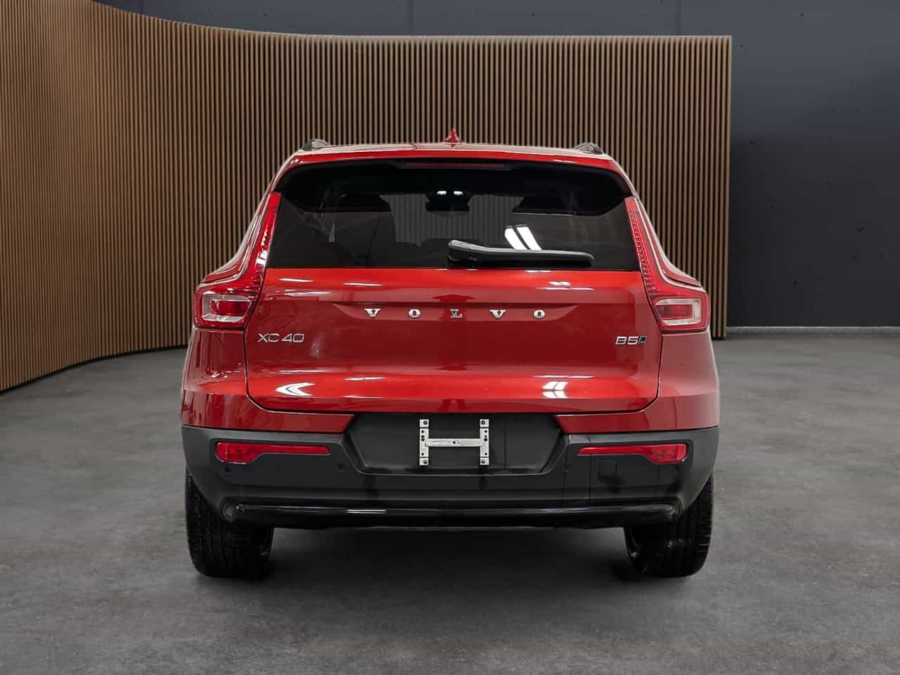 2025 Volvo XC40 B5 - Plus - Image 6