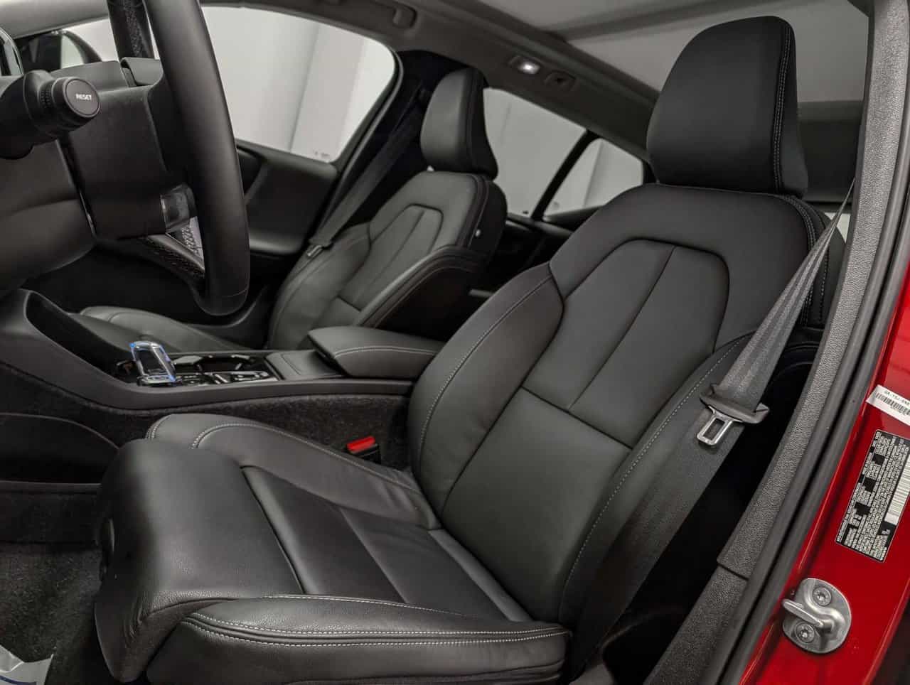 Image 9 Volvo XC40 B5 - Plus 2025