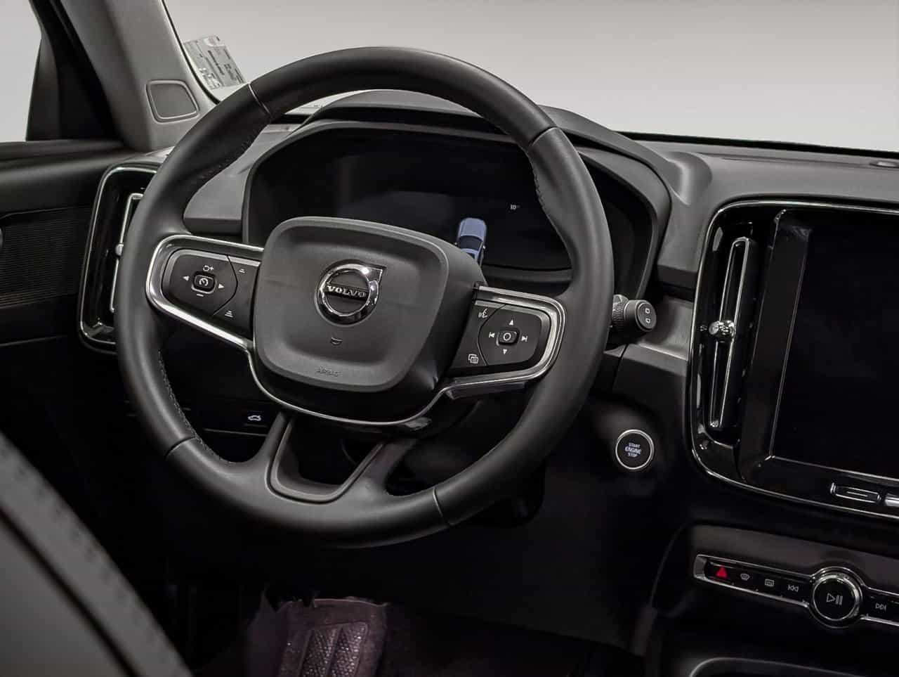 2025 Volvo XC40 B5 - Plus - Image 15