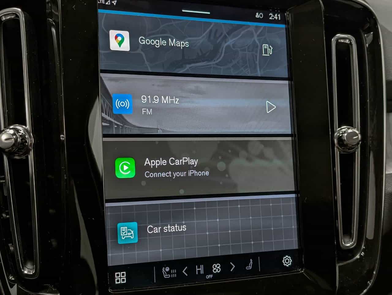 2025 Volvo XC40 B5 - Plus - Image 17