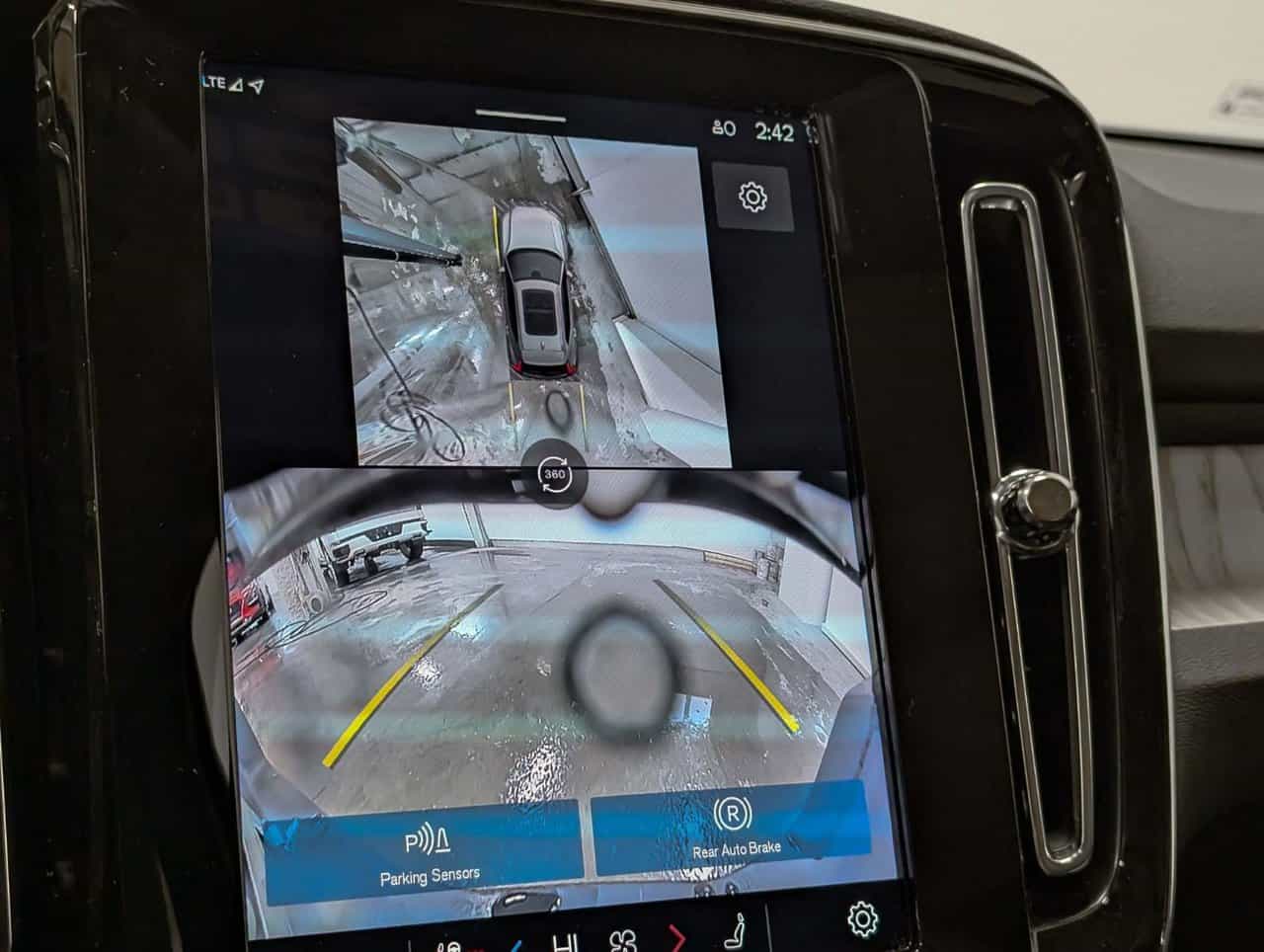 2025 Volvo XC40 B5 - Plus - Image 27