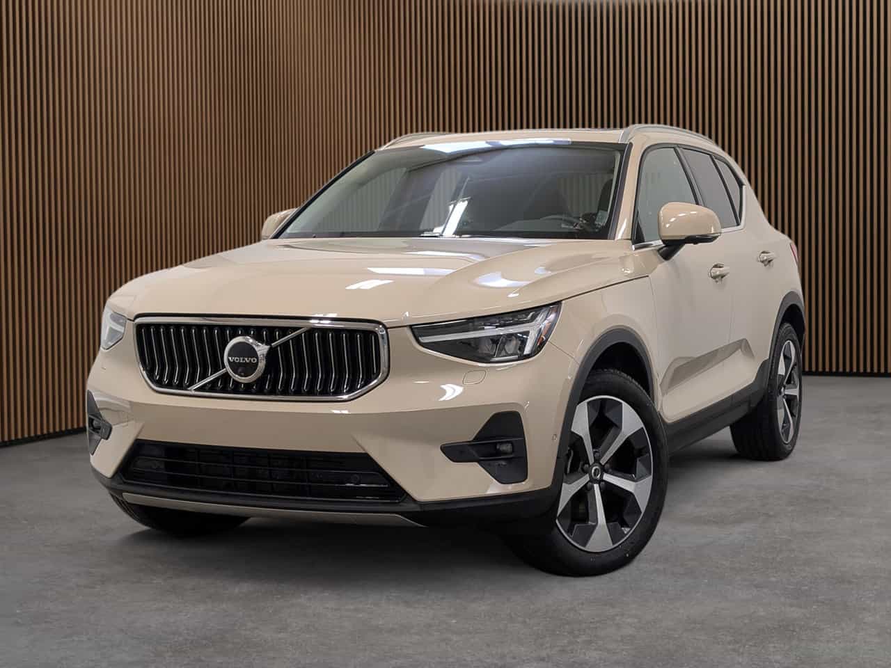 Image 1 Volvo XC40 B5 - Plus 2025