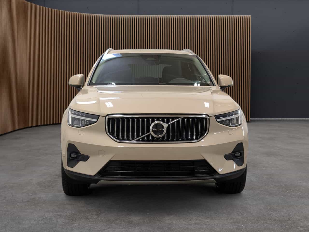 2025 Volvo XC40 B5 - Plus - Image 3