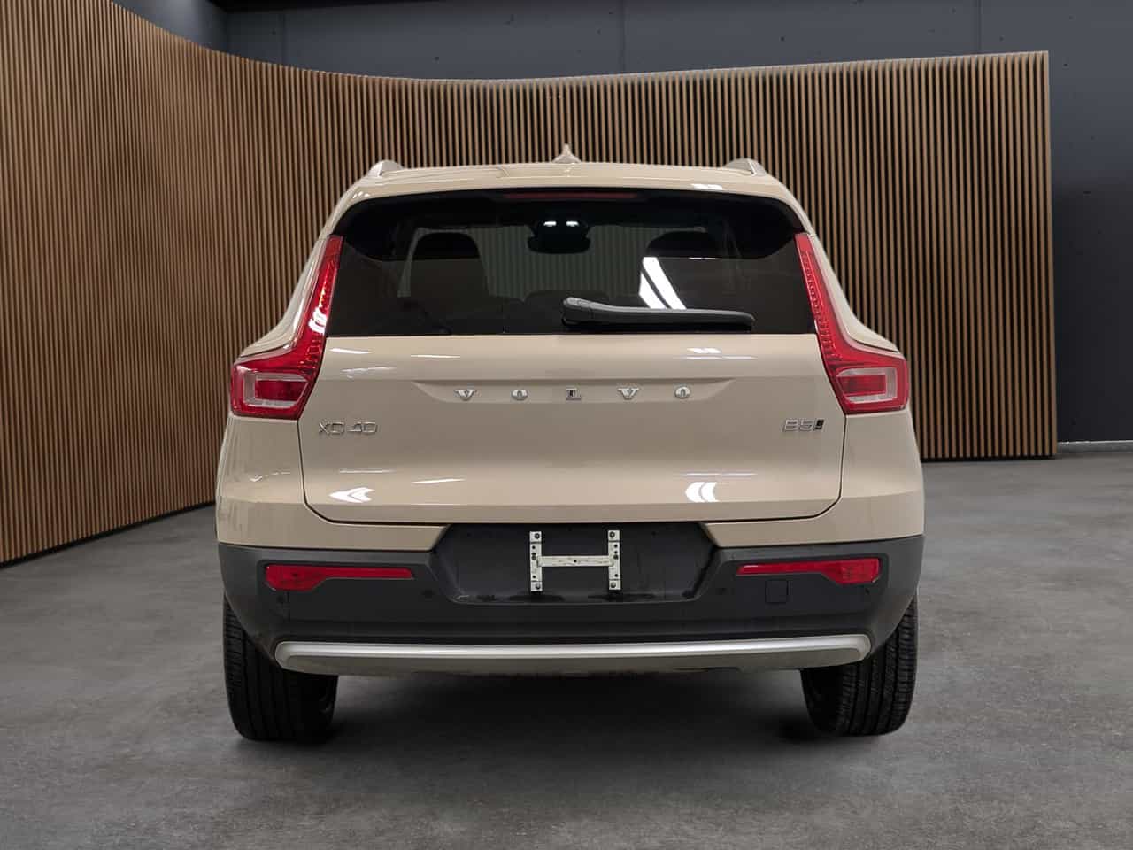 2025 Volvo XC40 B5 - Plus - Image 6
