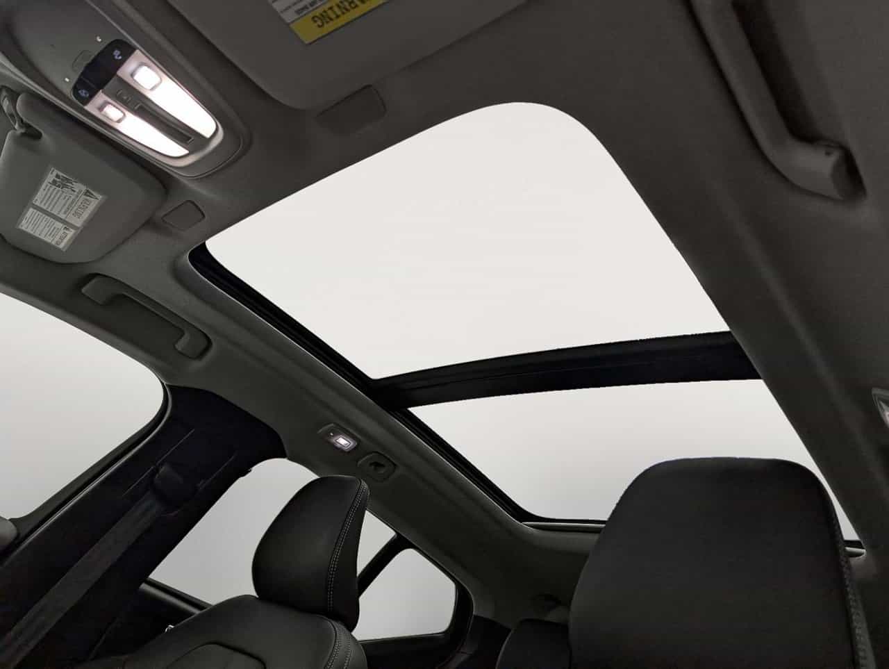 2025 Volvo XC40 B5 - Plus - Image 11