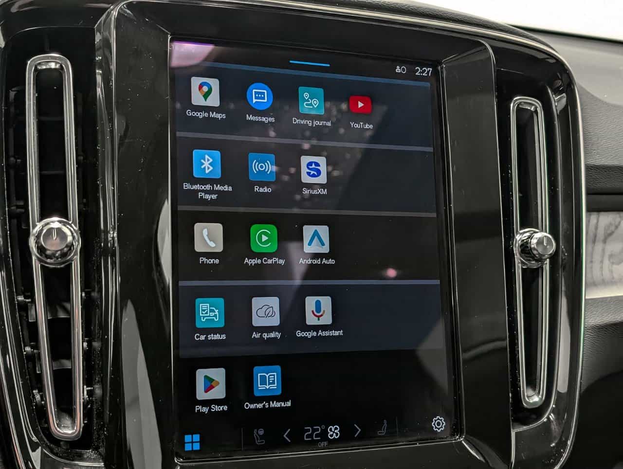 2025 Volvo XC40 B5 - Plus - Image 17