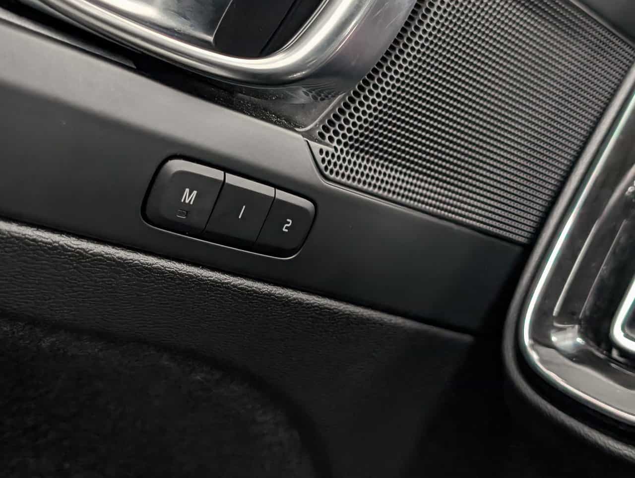 2025 Volvo XC40 B5 - Plus - Image 23