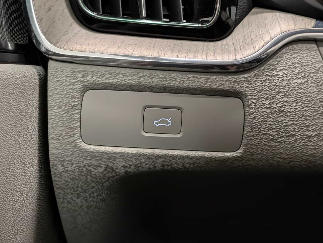 2023 Volvo XC60 Plus B6 - Image 22