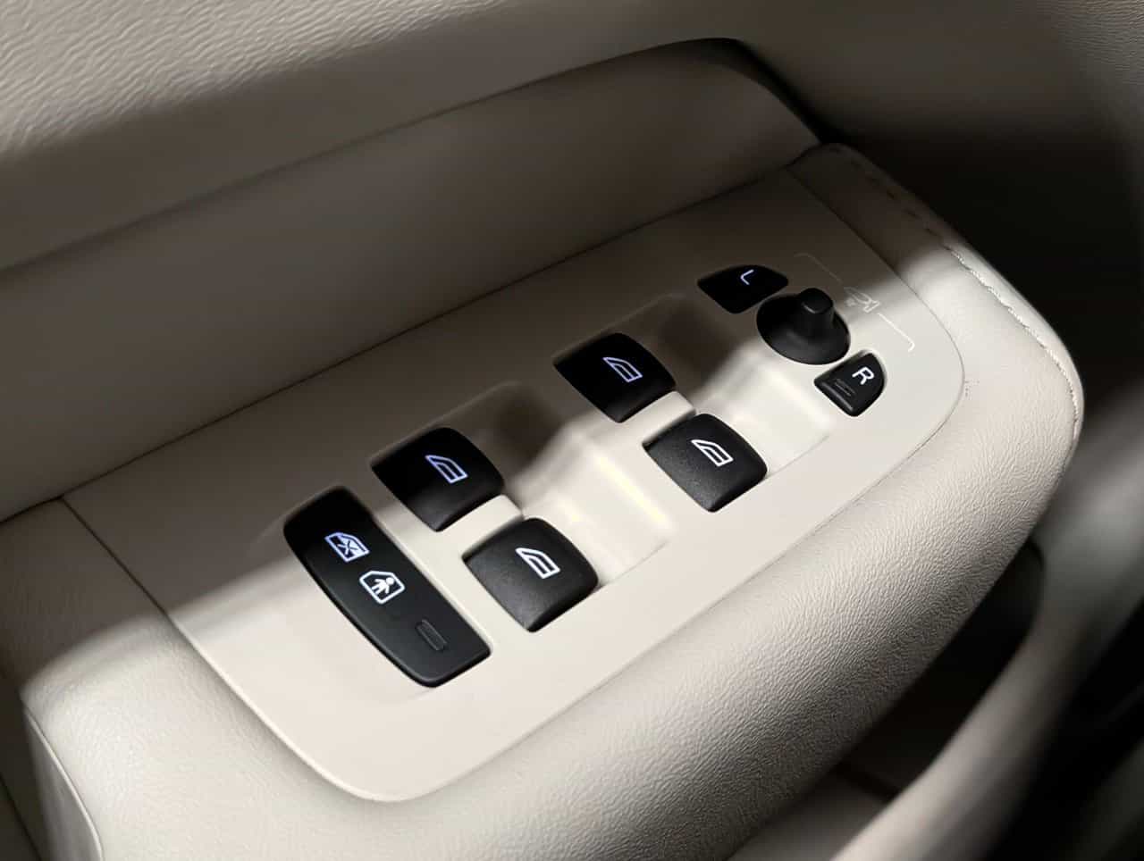 2023 Volvo XC60 Plus B6 - Image 23