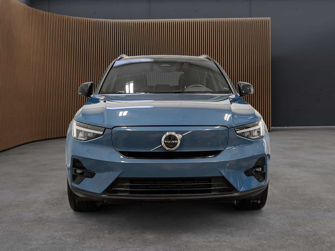 2023 Volvo XC40 Recharge Plus - Image 2