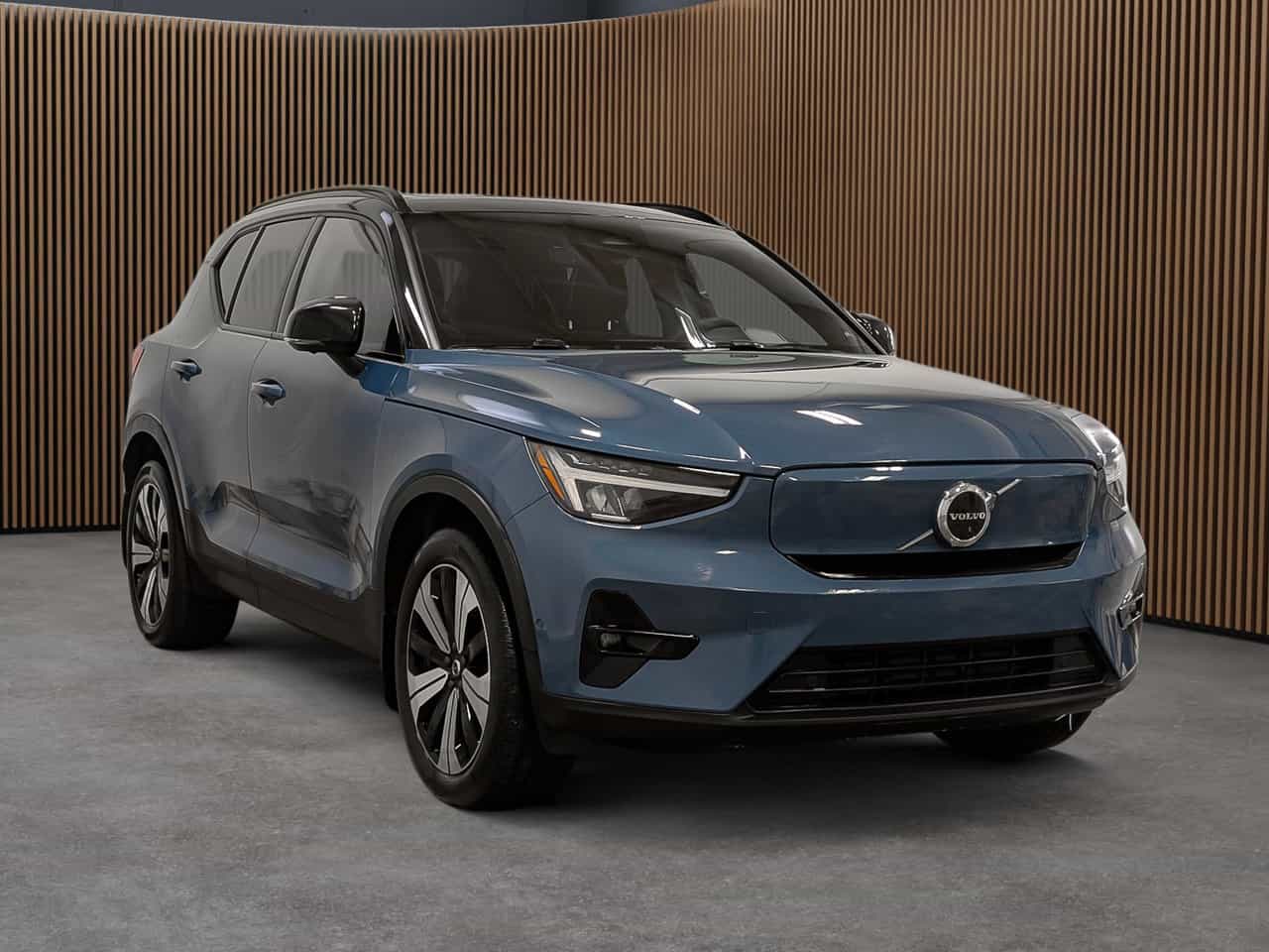 2023 Volvo XC40 Recharge Plus - Image 3
