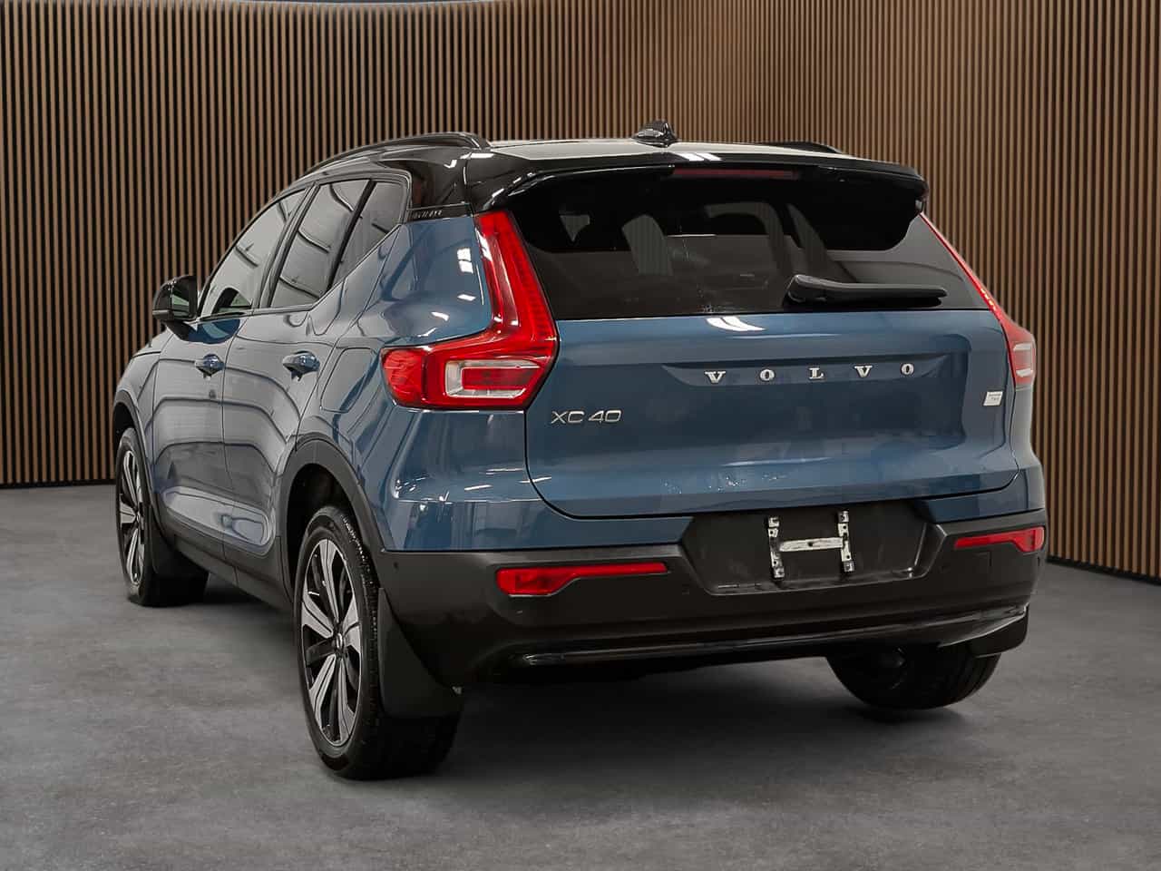 2023 Volvo XC40 Recharge Plus - Image 4