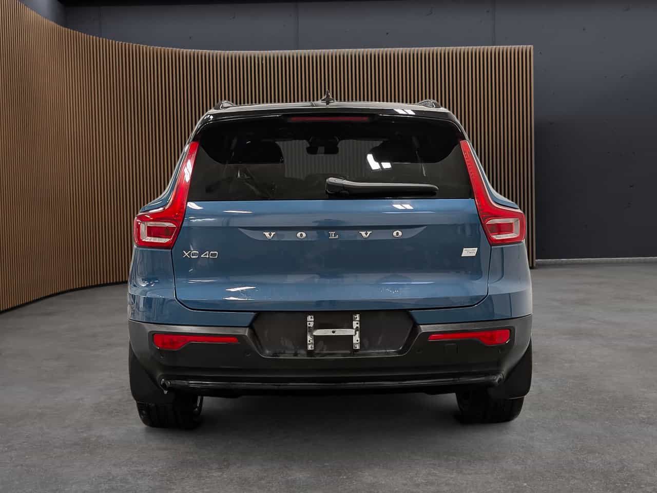2023 Volvo XC40 Recharge Plus - Image 5