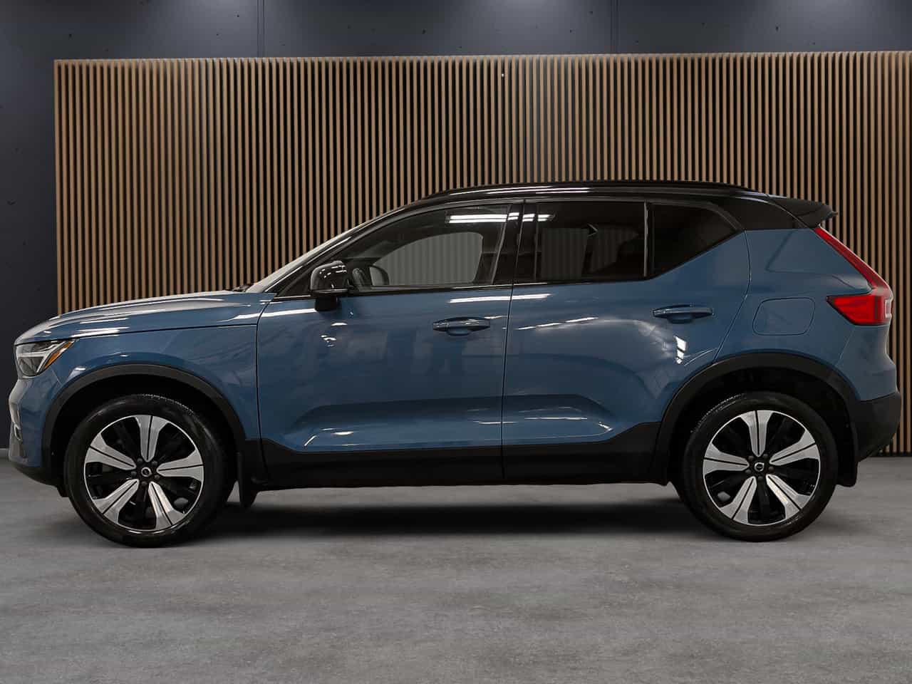 2023 Volvo XC40 Recharge Plus - Image 7