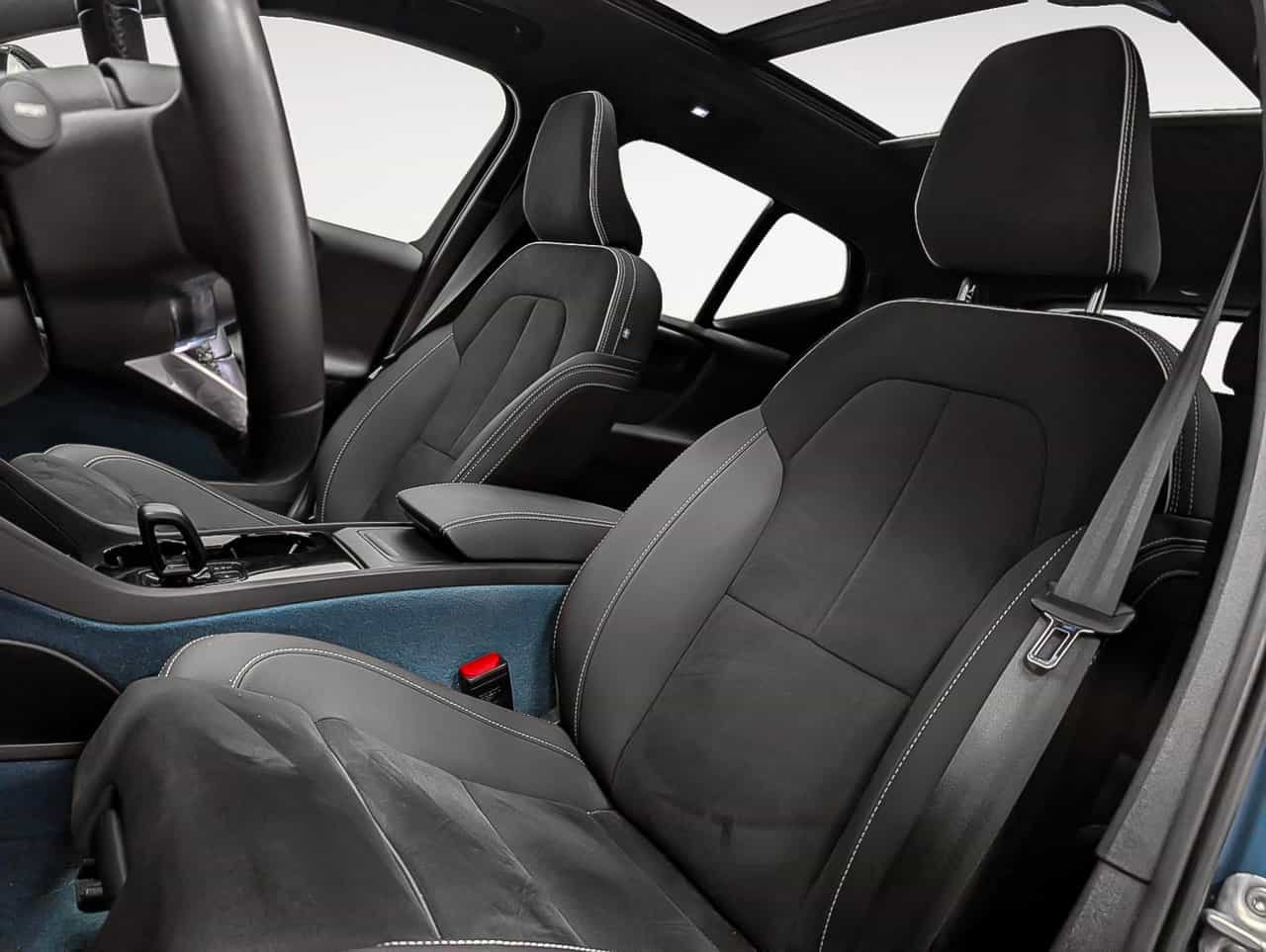 2023 Volvo XC40 Recharge Plus - Image 9