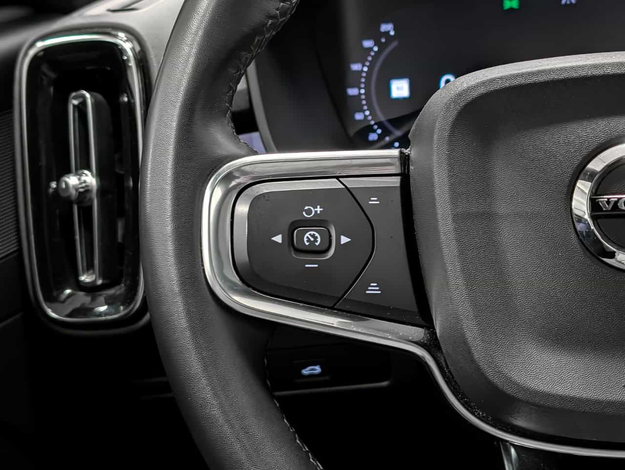 2023 Volvo XC40 Recharge Plus - Image 13