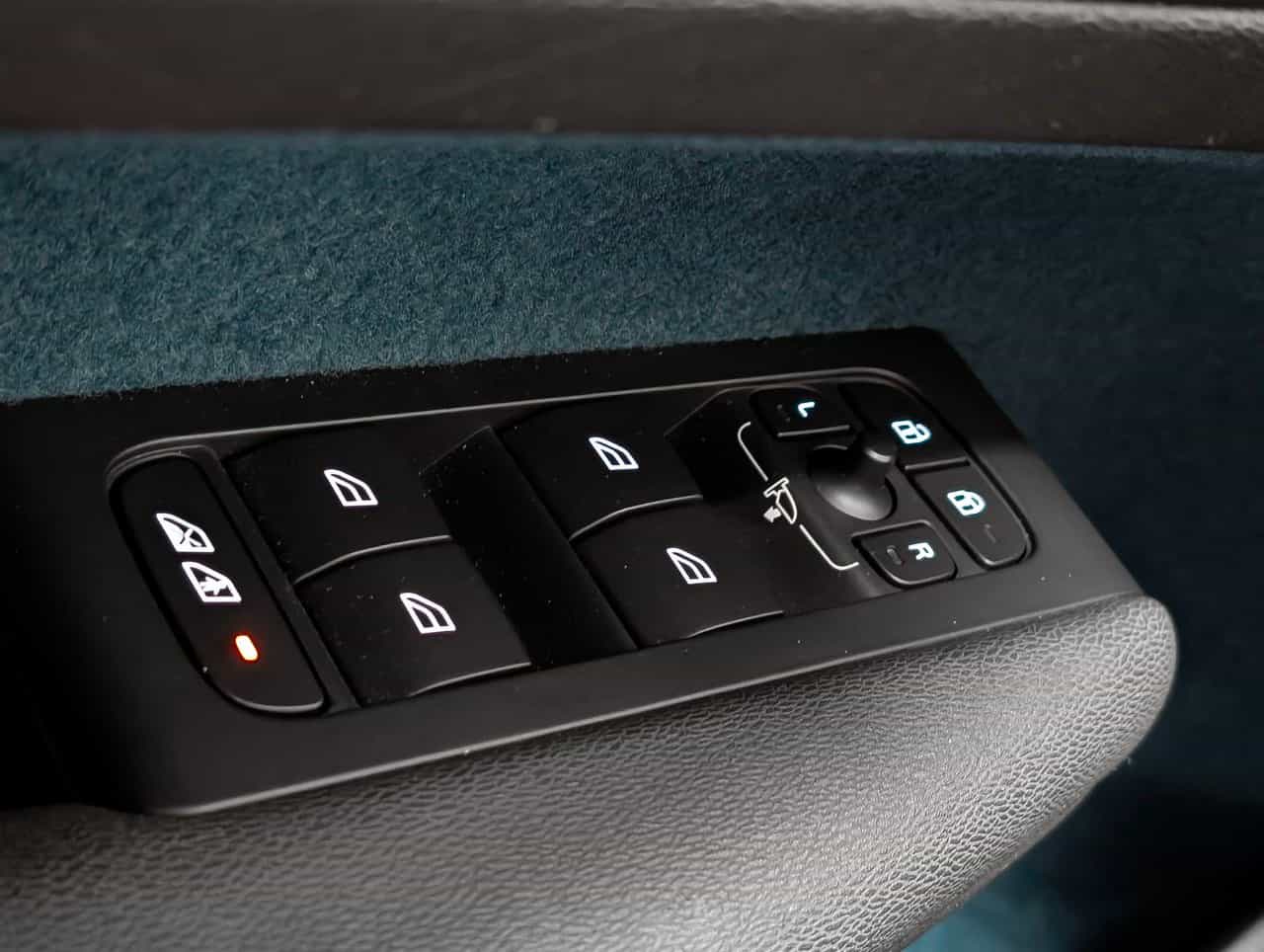 2023 Volvo XC40 Recharge Plus - Image 14