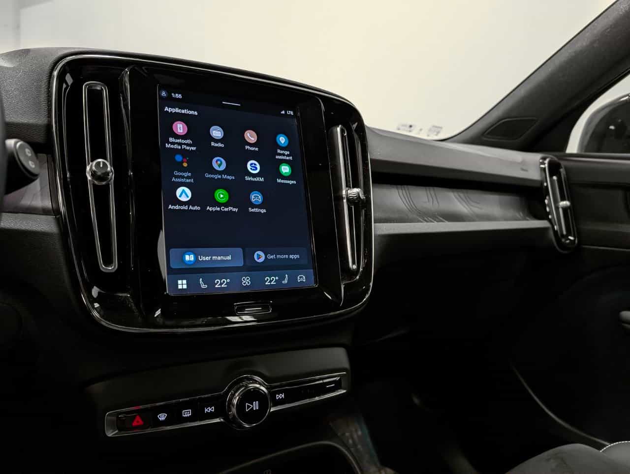 2023 Volvo XC40 Recharge Plus - Image 17