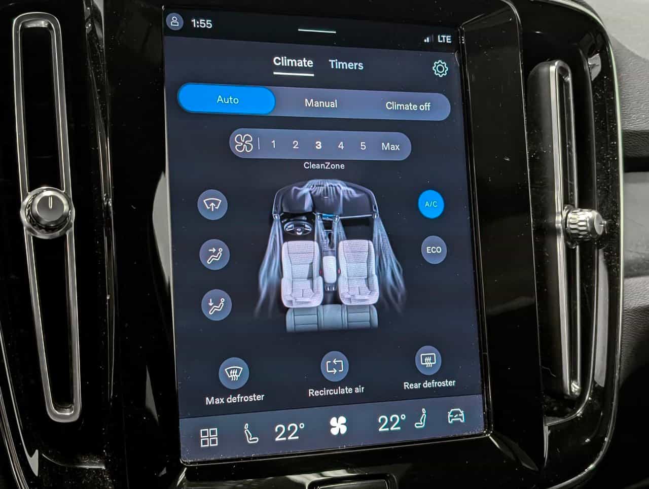 2023 Volvo XC40 Recharge Plus - Image 19